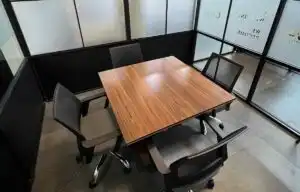 Ruang meeting Creya Coworking Space Lengkong Bandung dengan fasilitas lengkap dan interior modern.